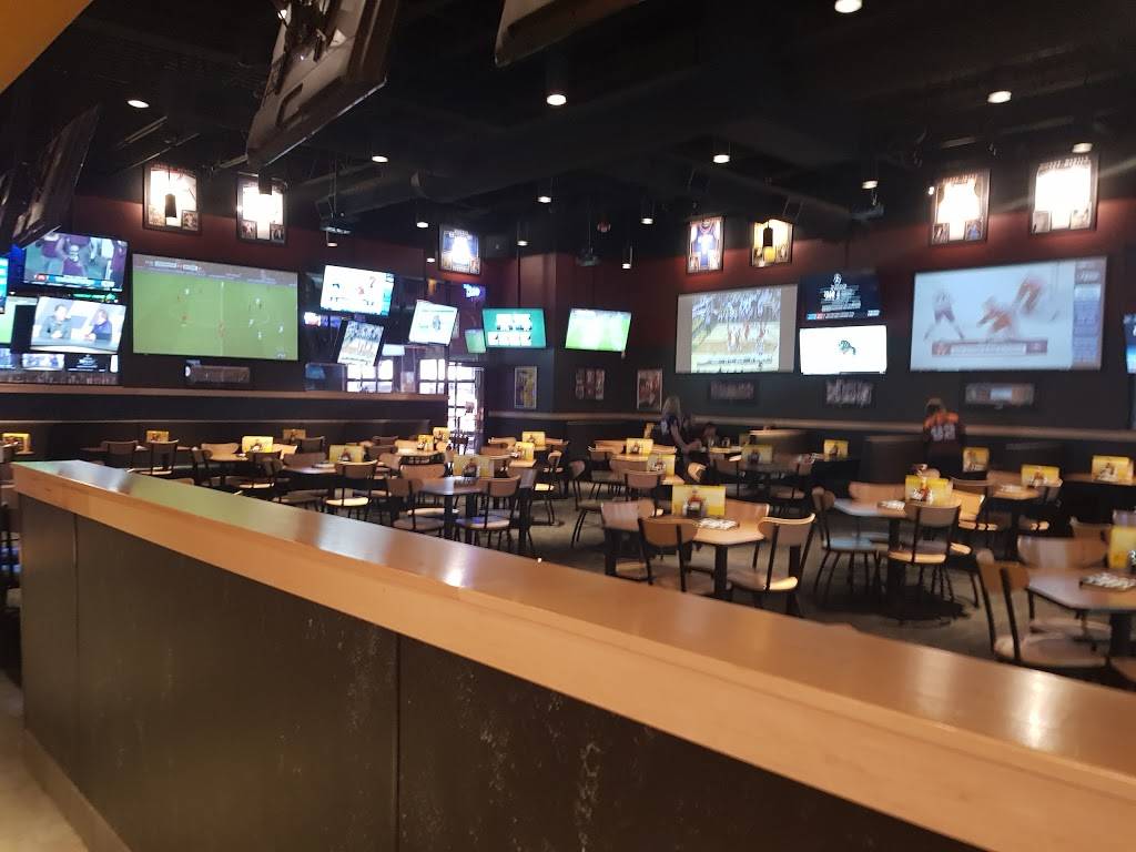 Buffalo Wild Wings | meal takeaway | 1765 Shedeck Pkwy, Yukon, OK 73099, USA | 4052651944 OR +1 405-265-1944