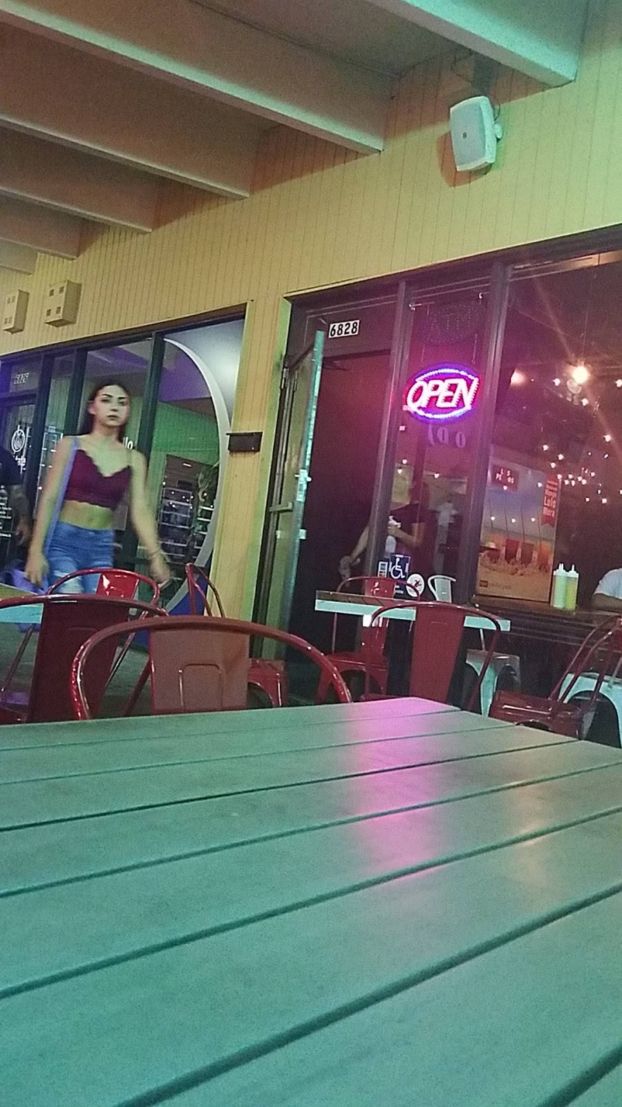 Los Perros | restaurant | 6828 NW 169th St, Hialeah, FL 33015, USA | 3058236900 OR +1 305-823-6900