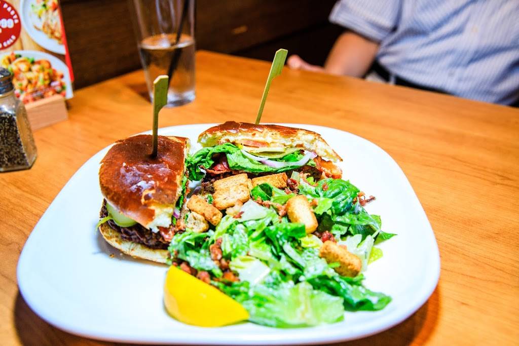 Boston Pizza | restaurant | 7020 Warden Ave, Markham, ON L3R 5Y3, Canada | 9053056446 OR +1 905-305-6446