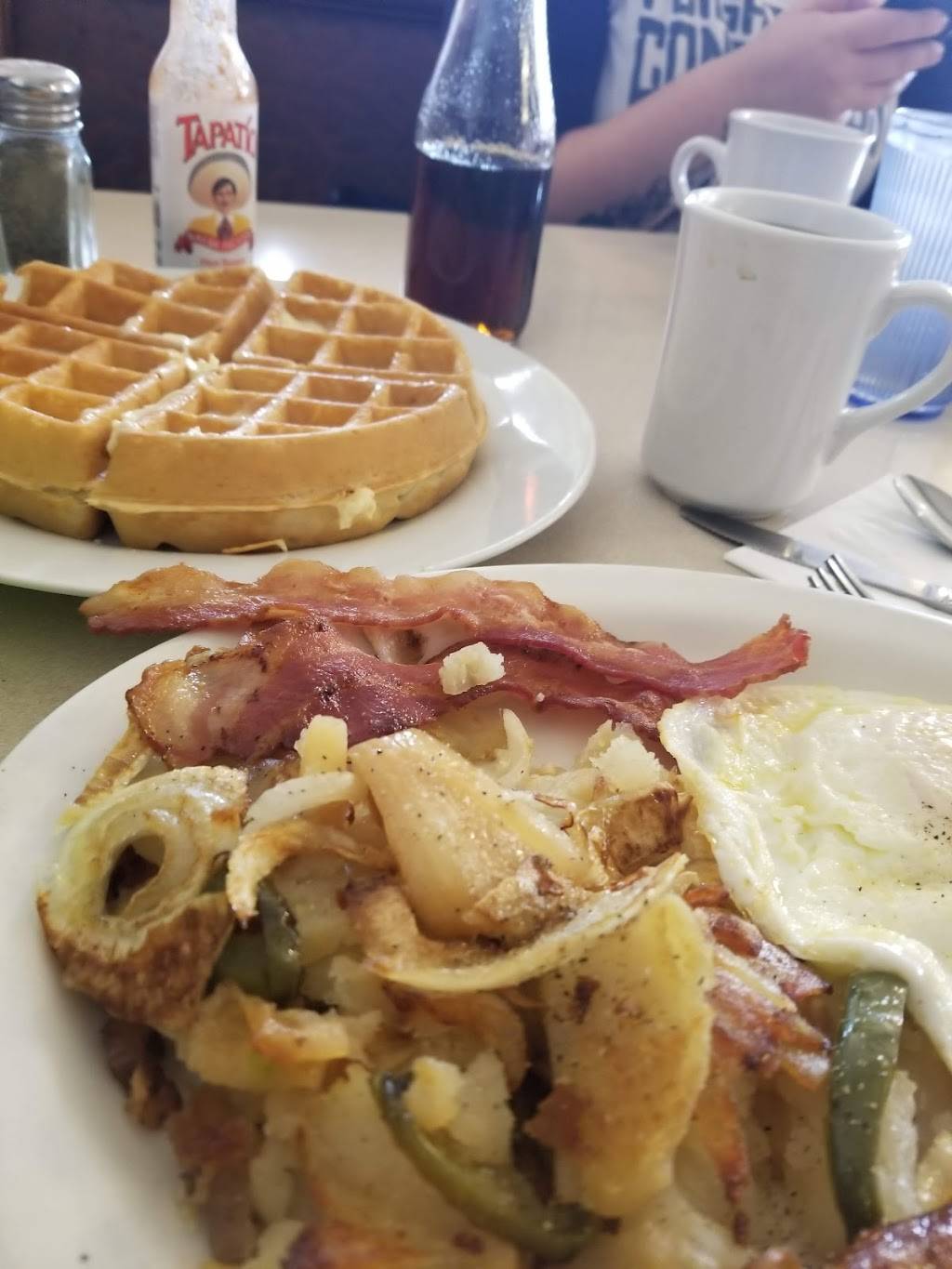 Carriage Cafe | restaurant | 2295 Tapo St, Simi Valley, CA 93063, USA | 8055777857 OR +1 805-577-7857