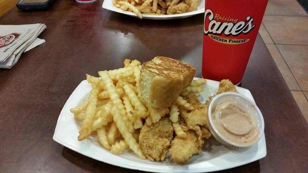 Raising Canes Chicken Fingers | meal takeaway | 805 W Grace St, Richmond, VA 23220, USA | 8048281142 OR +1 804-828-1142