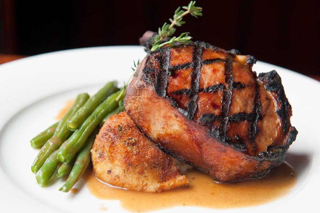 Five Roses Pub | restaurant | 5509 Park Pl, Rosemont, IL 60018, USA | 8472330077 OR +1 847-233-0077