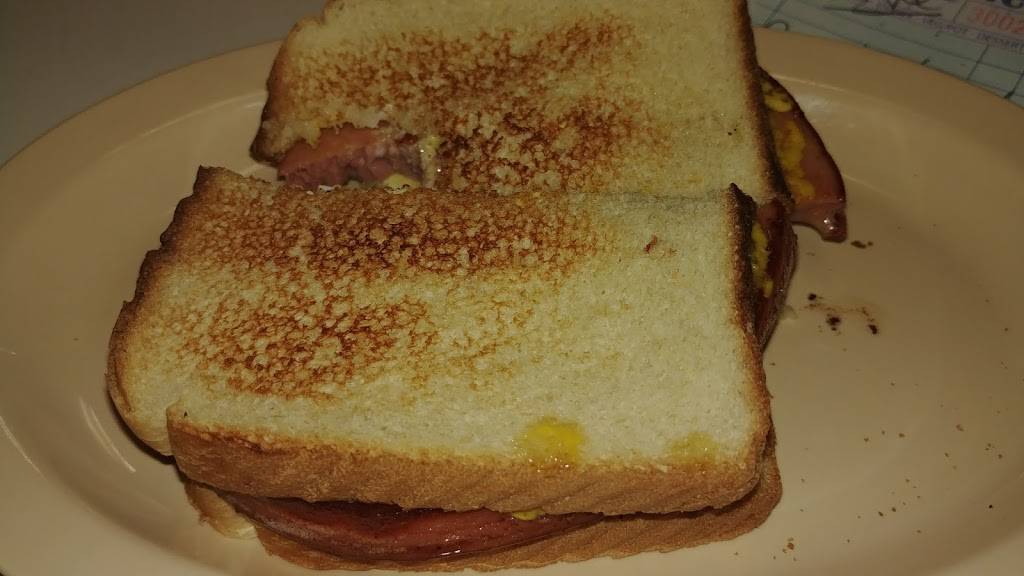 Dicks Cafe | restaurant | 2207 N Main Ave, Newton, NC 28658, USA | 8284647920 OR +1 828-464-7920