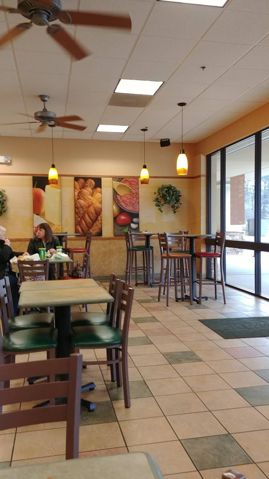Subway | restaurant | 206 Thompson St, Hendersonville, NC 28792, USA | 8286969266 OR +1 828-696-9266