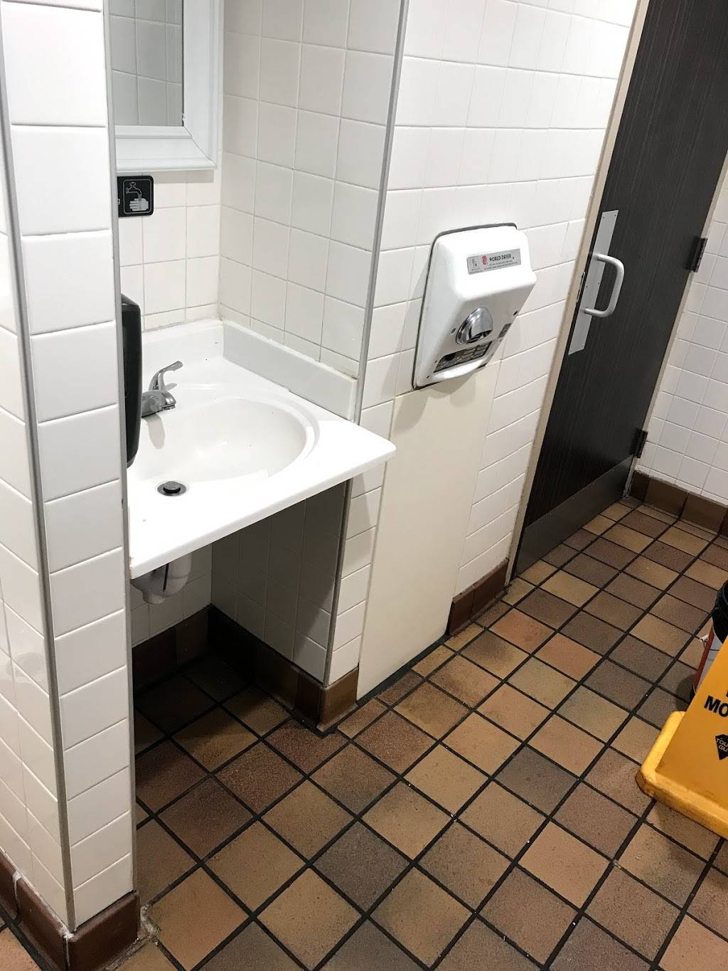 McDonalds | cafe | 1903 N Walnut St, Hartford City, IN 47348, USA | 7653485009 OR +1 765-348-5009