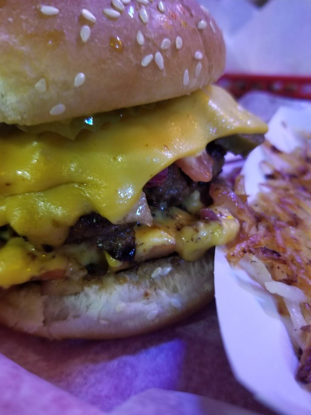 Showdown | restaurant | 207 E Hutchison St, San Marcos, TX 78666, USA | 5123927282 OR +1 512-392-7282