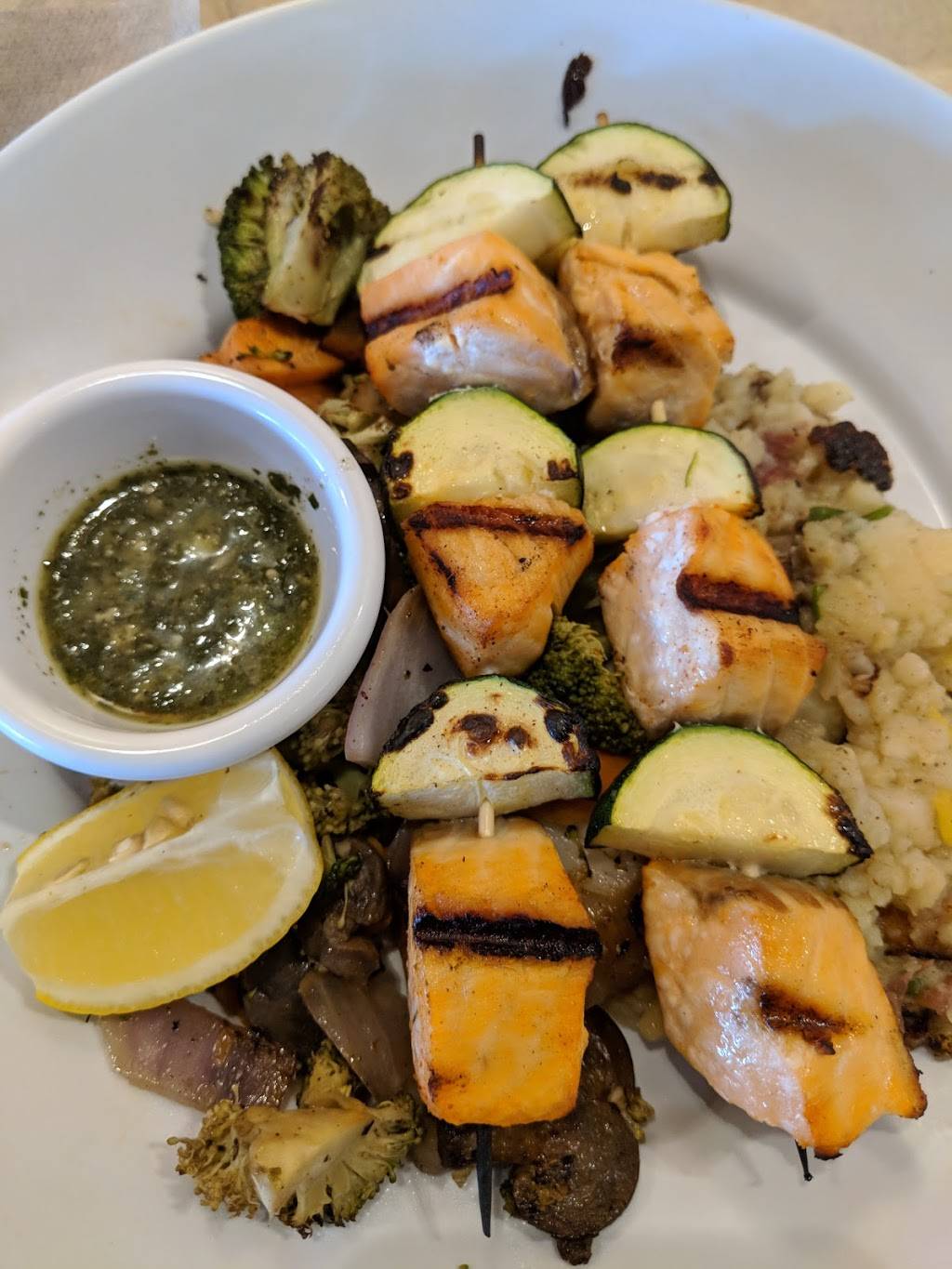 Zoës Kitchen | restaurant | 1651 24th Ave NW, Norman, OK 73069, USA | 4053605700 OR +1 405-360-5700