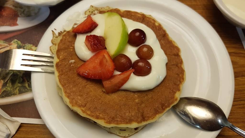 Dennys | restaurant | 3801 S 27th St, Milwaukee, WI 53221, USA | 4142827946 OR +1 414-282-7946