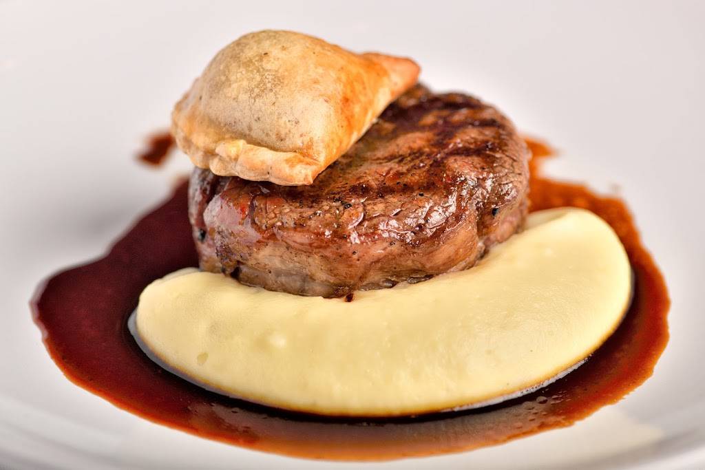 Churchills | restaurant | 13 W Bay St, Savannah, GA 31401, USA | 9122328501 OR +1 912-232-8501