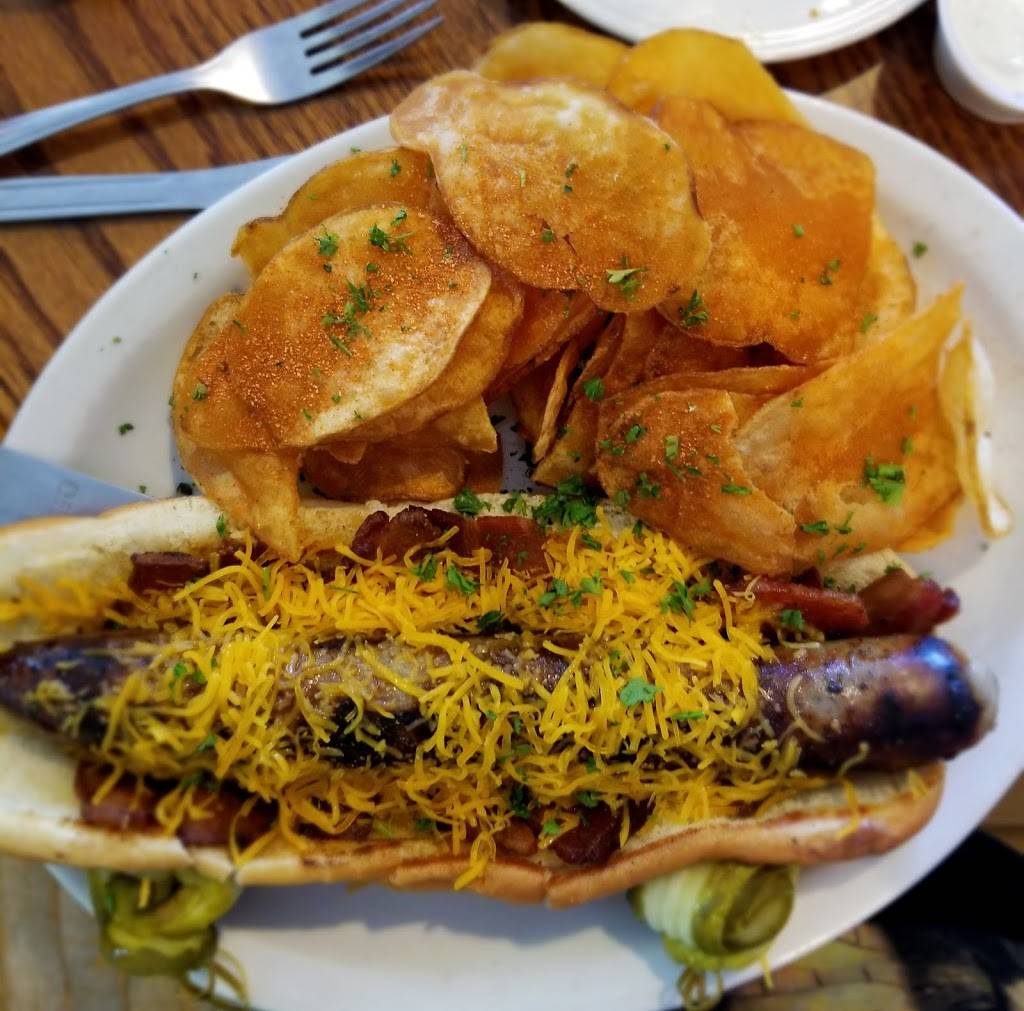 Brat House Grill | restaurant | 49 Wisconsin Dells Pkwy S, Wisconsin Dells, WI 53965, USA | 6082548505 OR +1 608-254-8505