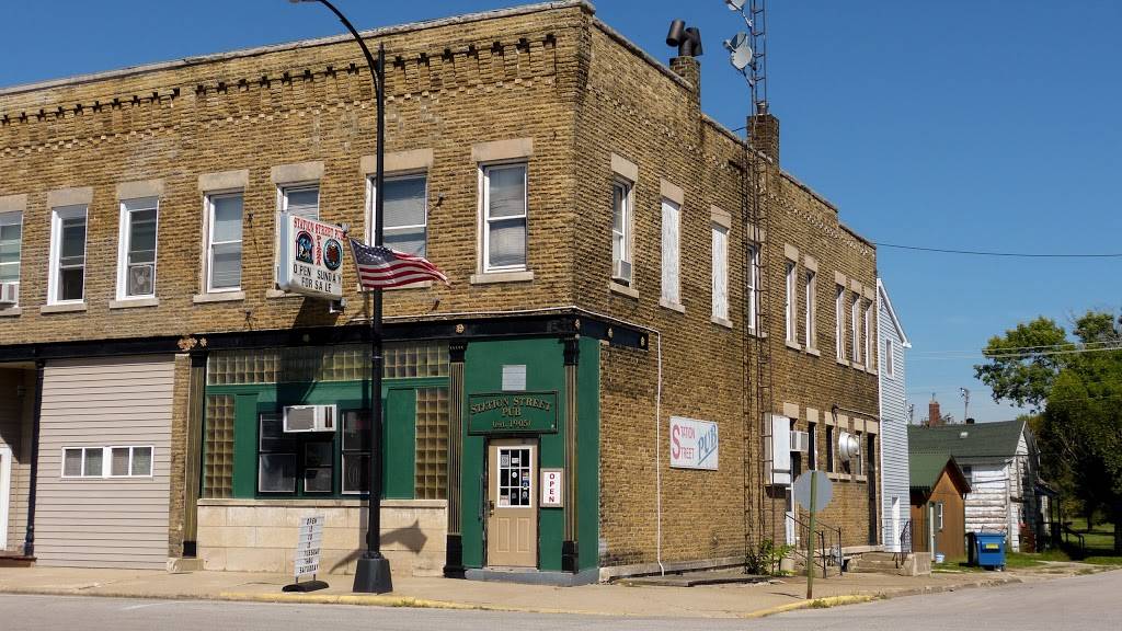 Shenanigans Pub | restaurant | 101 W Station St, St Anne, IL 60964, USA | 8154220398 OR +1 815-422-0398