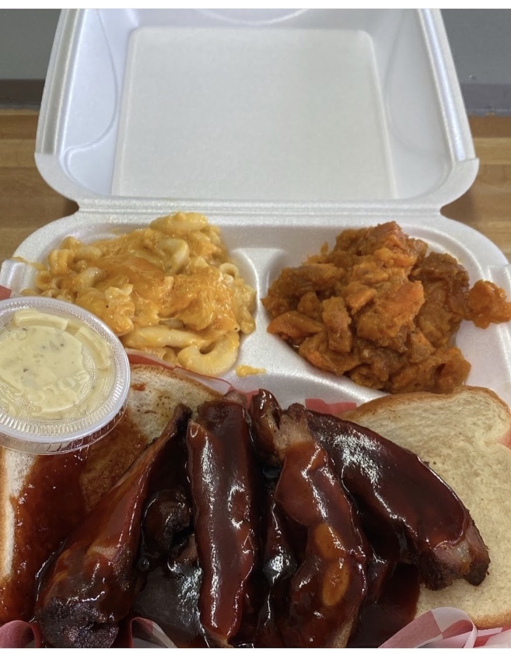 Grill House Smoke House | restaurant | 1545 N Broadway, St. Louis, MO 63102, USA | 3146218180 OR +1 314-621-8180