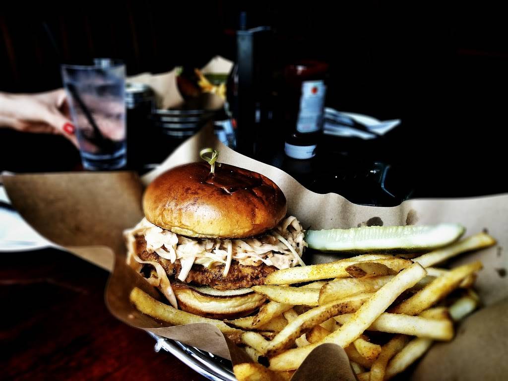 Five Roses Pub | restaurant | 5509 Park Pl, Rosemont, IL 60018, USA | 8472330077 OR +1 847-233-0077