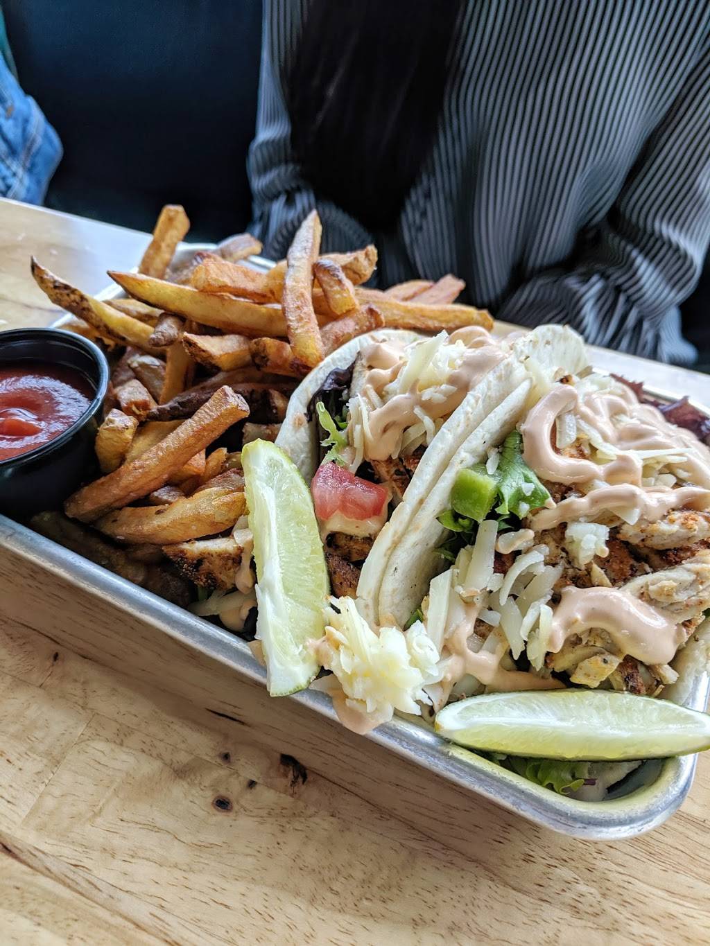 Decent People Taproom | restaurant | 5140 River Club Dr #120, Suffolk, VA 23435, USA | 7579771211 OR +1 757-977-1211