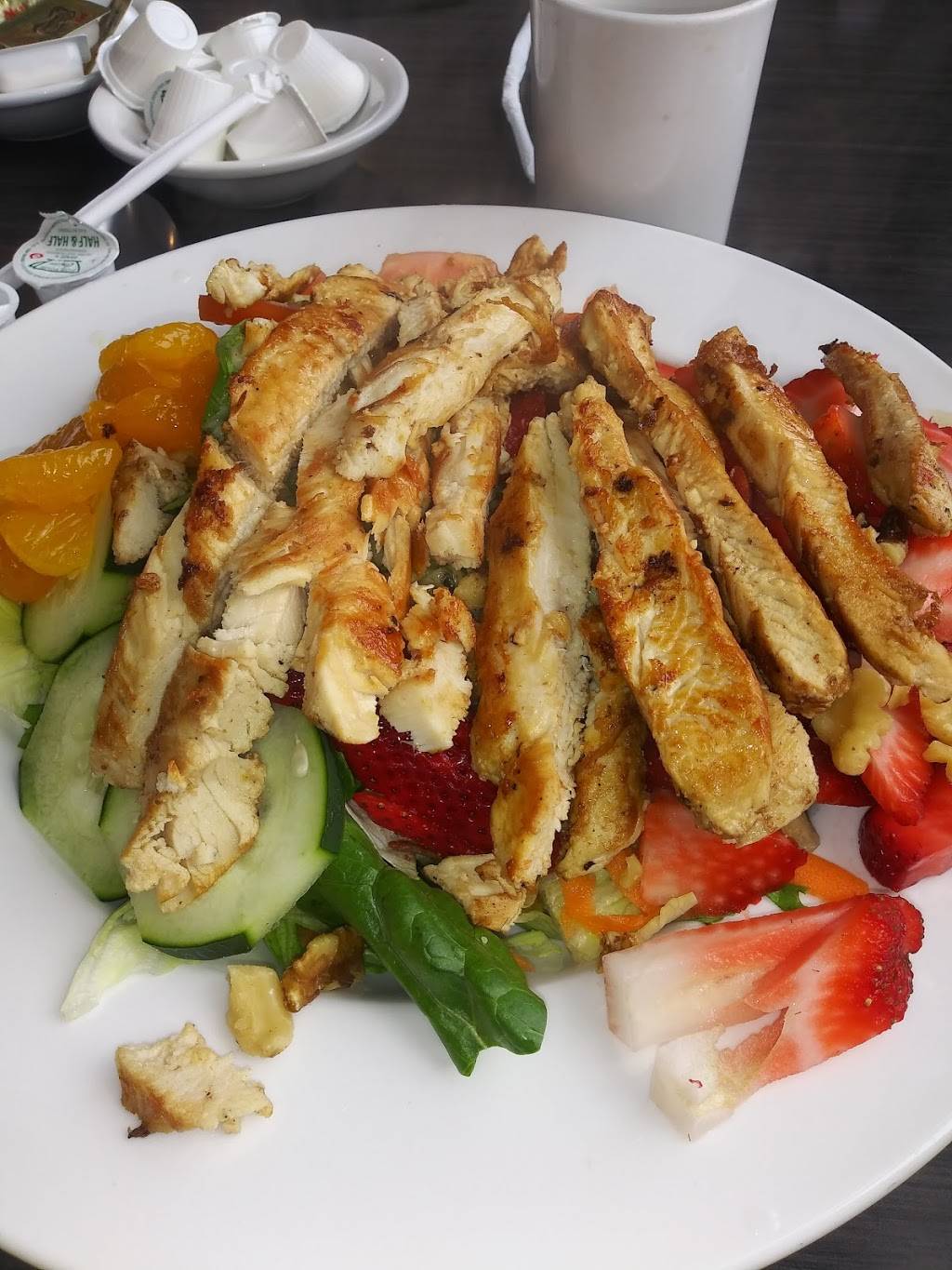 Detroits Finest Coney Island | restaurant | 13337 E Jefferson Ave, Detroit, MI 48215, USA | 3133313730 OR +1 313-331-3730