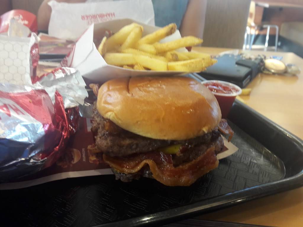 Wendys | restaurant | 2550 E Pioneer Pkwy, Arlington, TX 76010, USA | 8175334764 OR +1 817-533-4764