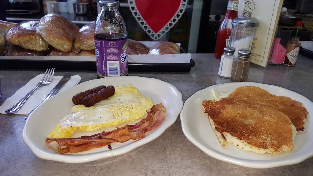 Nicks Luncheonette | restaurant | 255 Saw Mill Rd, West Haven, CT 06516, USA | 2039379036 OR +1 203-937-9036