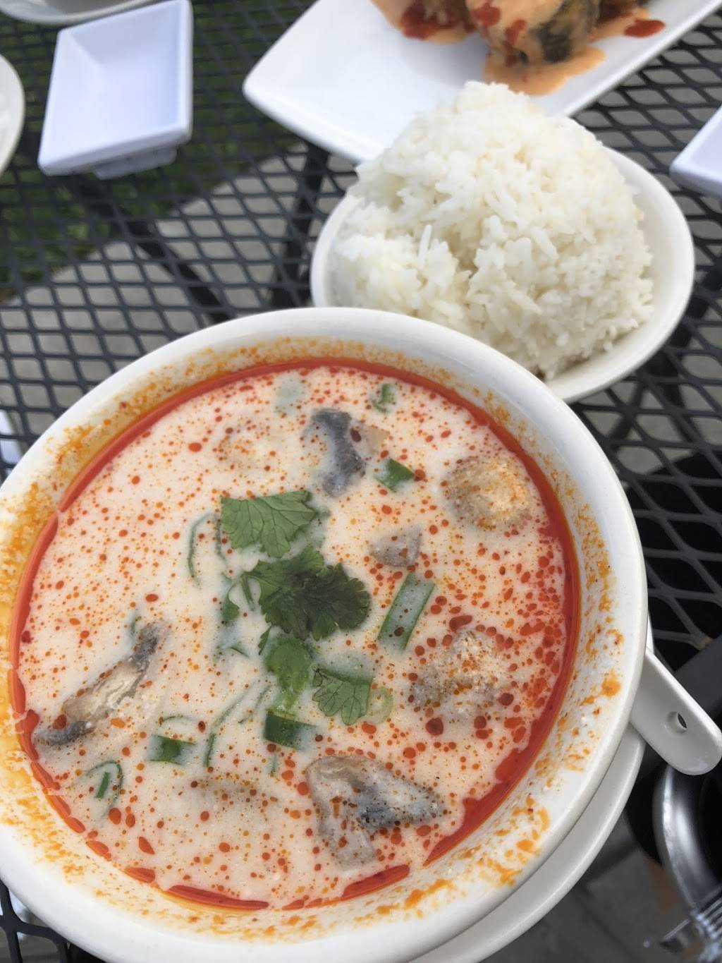 Busaba Thai | cafe | 6448 Trading Square, Haymarket, VA 20169, USA | 7037530999 OR +1 703-753-0999