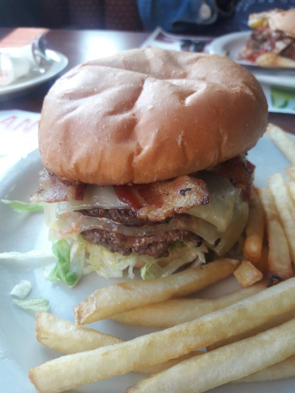 Detroit One Coney Island | restaurant | 5 W Seven Mile Rd, Highland Park, MI 48203, USA | 3133657400 OR +1 313-365-7400