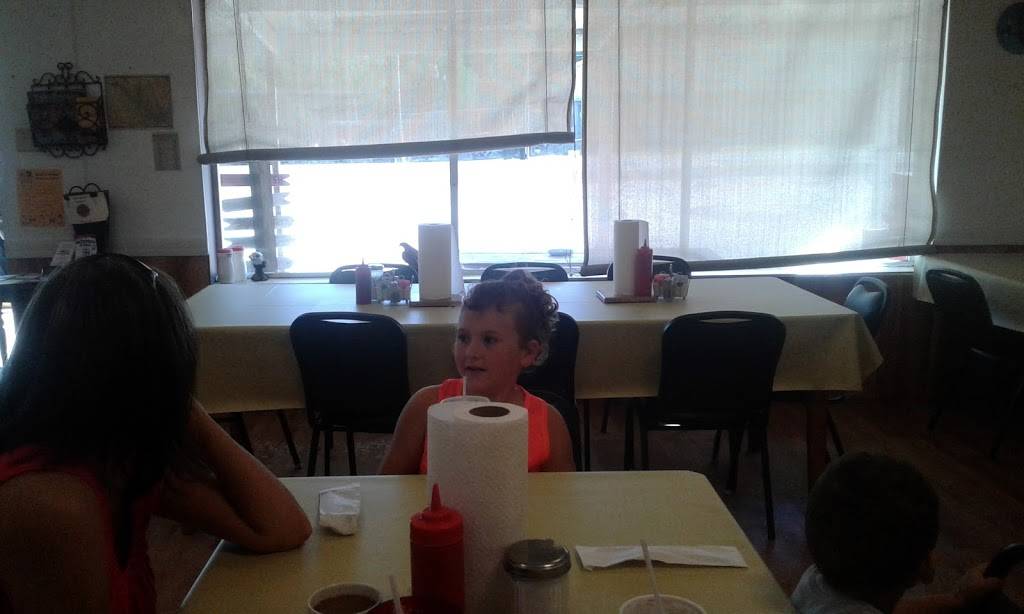 Eagles Nest | restaurant | 502 E Main St, Zavalla, TX 75980, USA | 9368972900 OR +1 936-897-2900