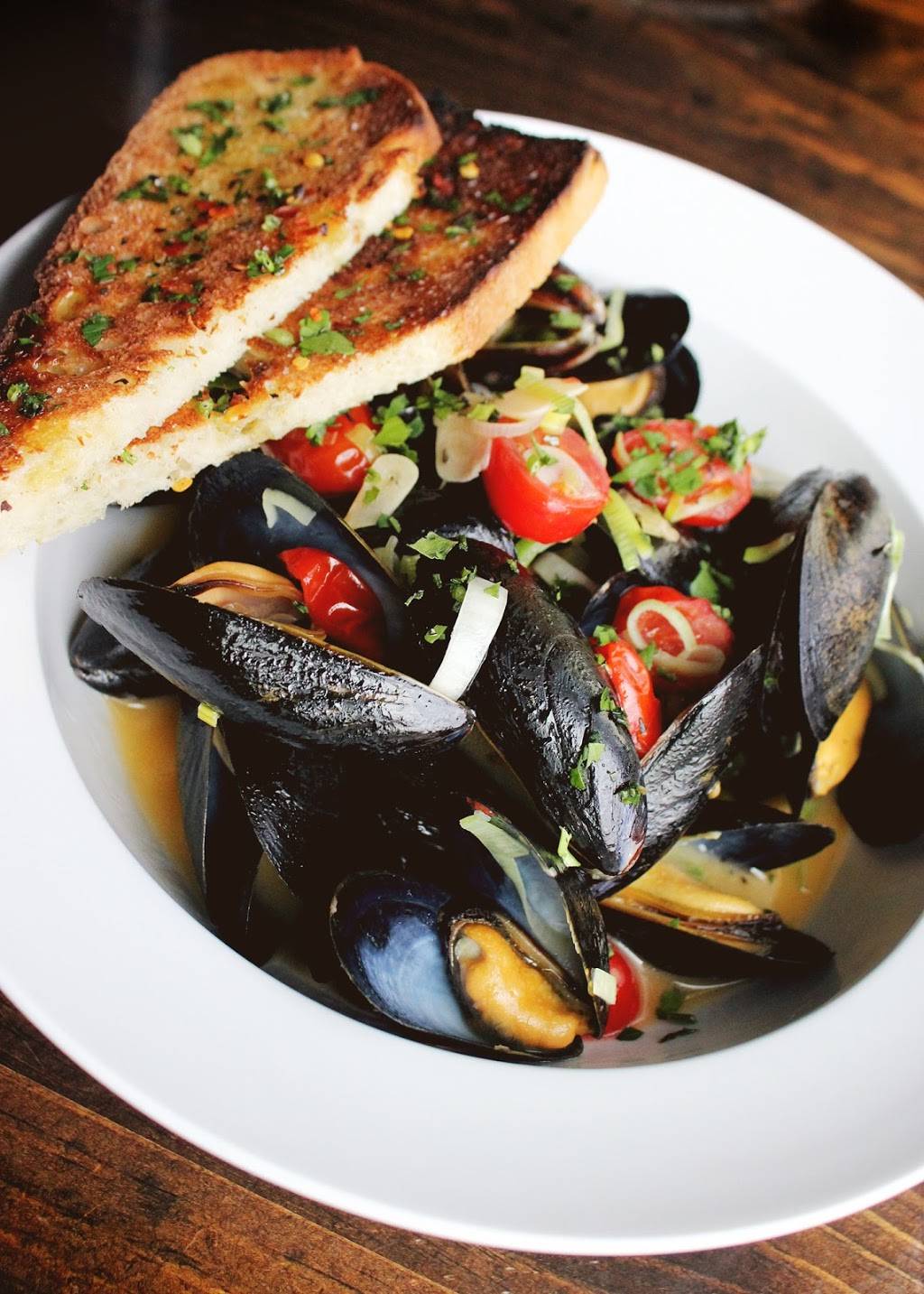 City Tap House Dupont | restaurant | 1250 Connecticut Ave NW suite 105, Washington, DC 20036, USA | 2028788235 OR +1 202-878-8235