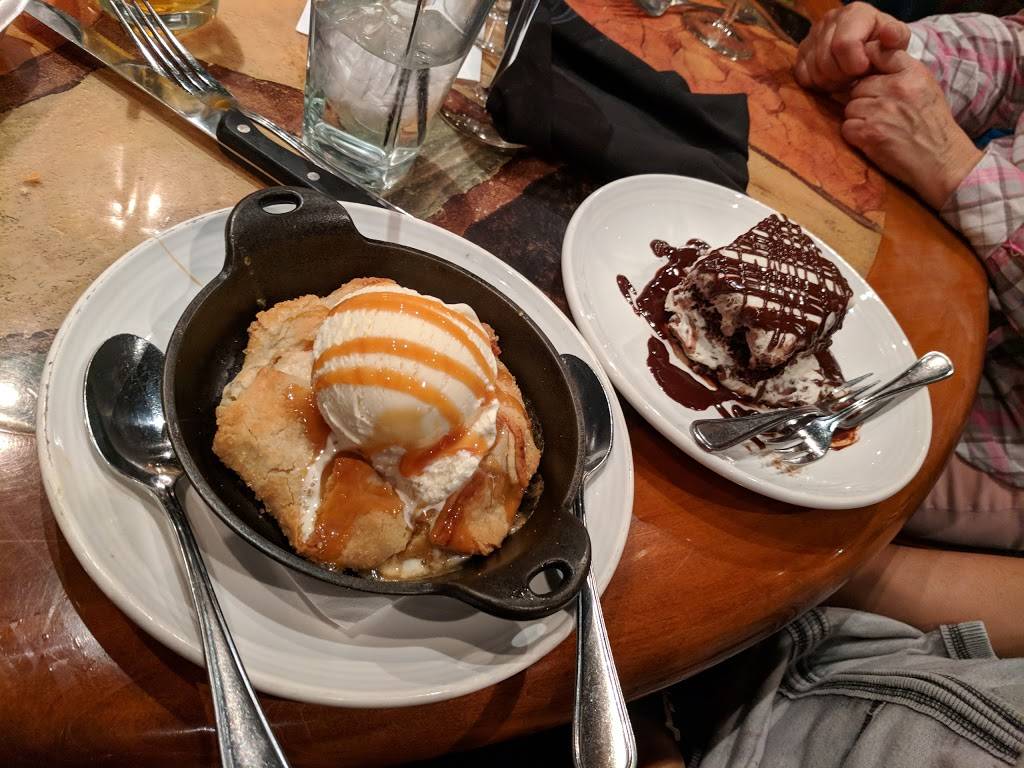 Carrabbas Italian Grill | restaurant | 3441 Century Center St SW, Grandville, MI 49418, USA | 6162613020 OR +1 616-261-3020