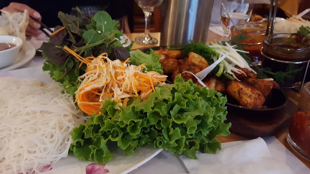 Restaurant Y Lan | restaurant | 6425 Rue Saint-Denis, Montréal, QC H2S 2R6, Canada | 5144953812 OR +1 514-495-3812