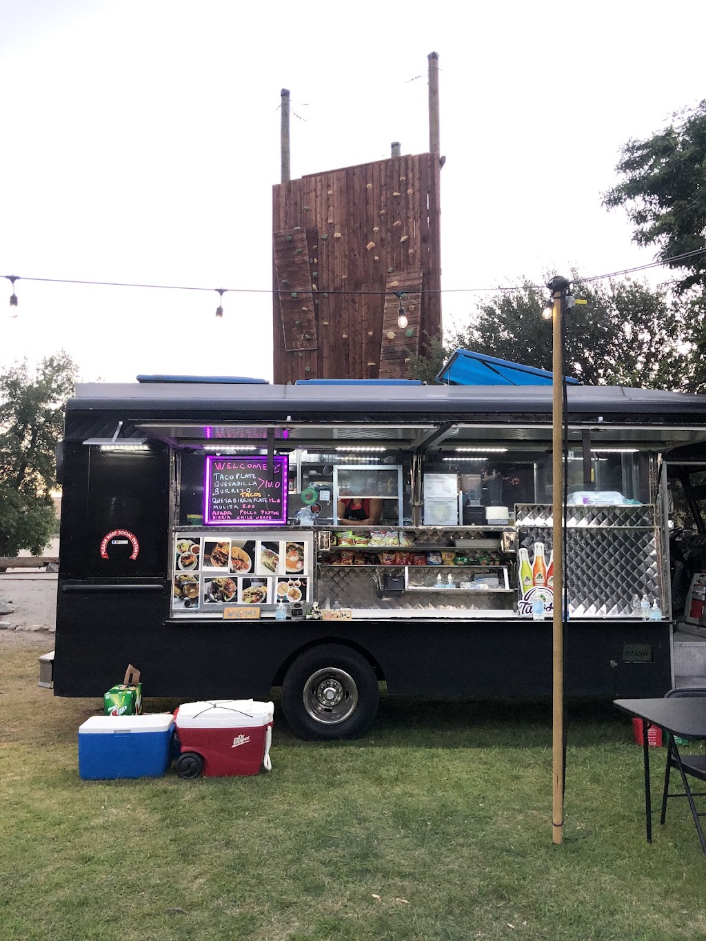 THE CURBSIDE KITCHEN | restaurant | 131 Golden State Ave, Bakersfield, CA 93301, USA | 6617485873 OR +1 661-748-5873