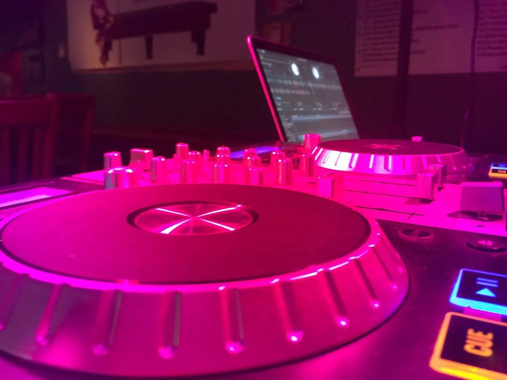 BBs Bar & Grill | restaurant | 1403 W Boynton Beach Blvd # 20, Boynton Beach, FL 33426, USA | 5617380678 OR +1 561-738-0678