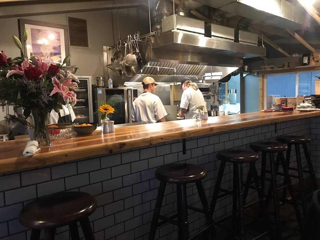 The Newbergundian Bistro | restaurant | 203 Villa Rd, Newberg, OR 97132, USA | 9718328687 OR +1 971-832-8687