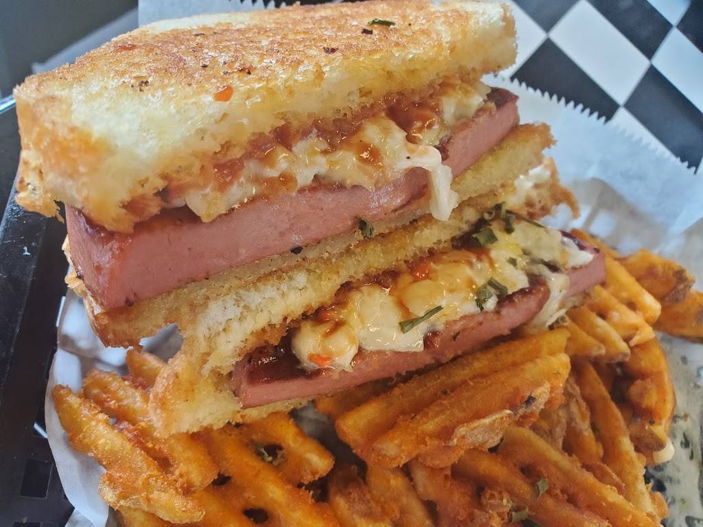 18 Wayz Wingz & Thingz | restaurant | 1621 Getwell Rd, Memphis, TN 38111, USA | 9012367700 OR +1 901-236-7700