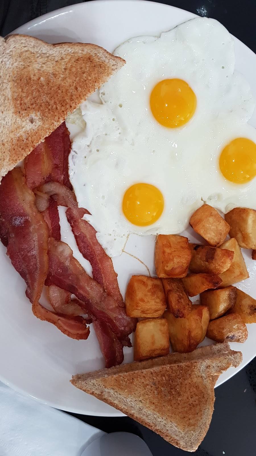 Halibut House Fish & Chips | restaurant | 3003 Danforth Ave, Scarborough, ON M1L 1E2, Canada | 4166918889 OR +1 416-691-8889