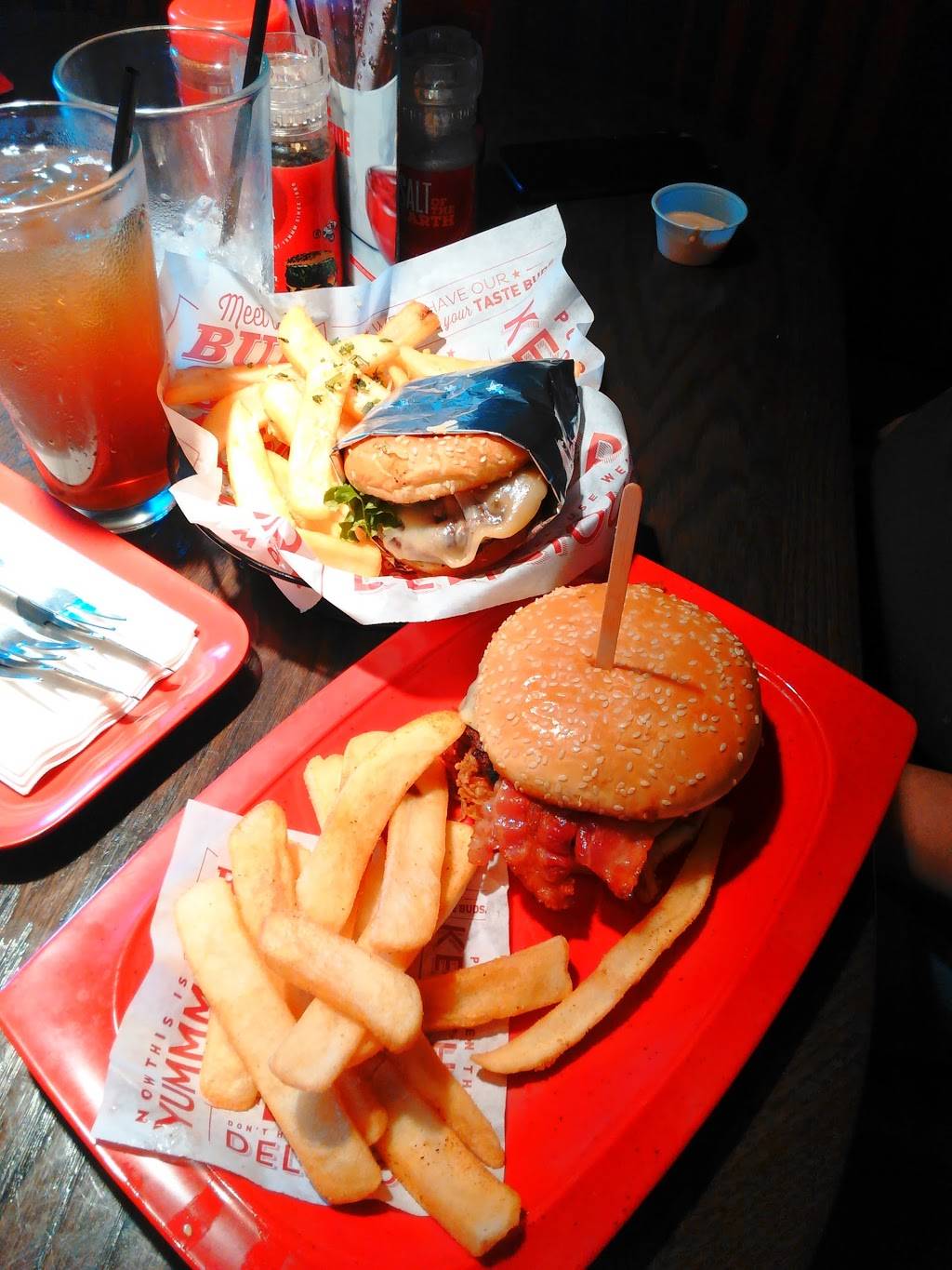 Red Robin Gourmet Burgers and Brews | restaurant | 4586 Town Center Pkwy, Jacksonville, FL 32246, USA | 9047132300 OR +1 904-713-2300