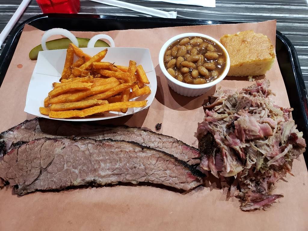 Smokin’ Looney “Q” | restaurant | 14035 Noblewood Plaza, Woodbridge, VA 22193, USA | 5712387868 OR +1 571-238-7868