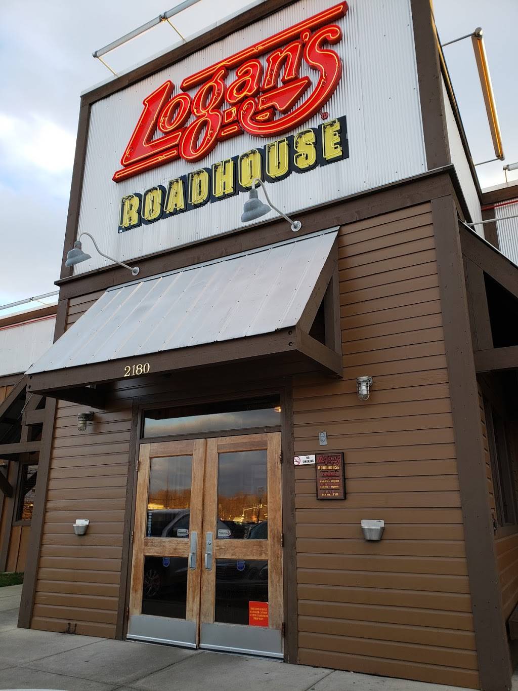 Logans Roadhouse | restaurant | Near Target and West Manchester Mall, 2180 York Crossing Dr, York, PA 17404, USA | 7177672776 OR +1 717-767-2776