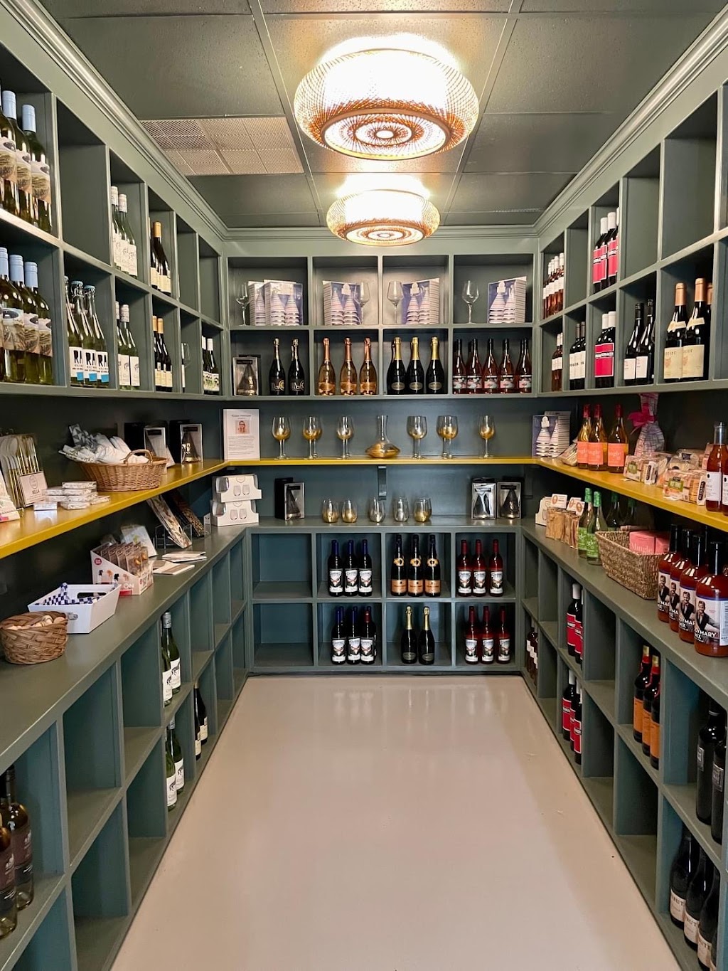 Blue Moon Bodega | restaurant | 220 E Daniel Morgan Ave, Spartanburg, SC 29302, USA | 8643081439 OR +1 864-308-1439