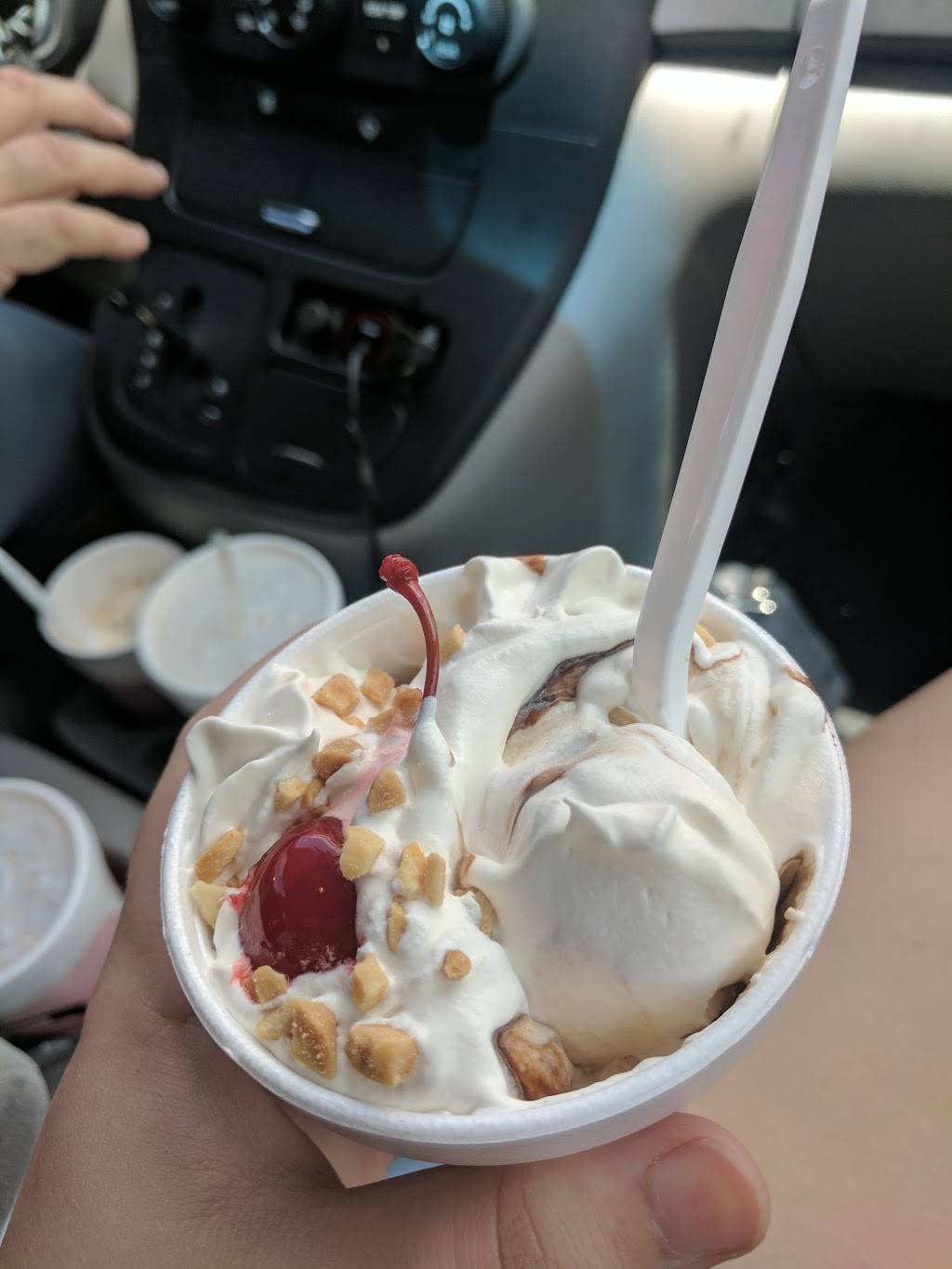 Dairy Treet Inc | restaurant | 3808 N Laurent St, Victoria, TX 77901, USA | 3615733104 OR +1 361-573-3104