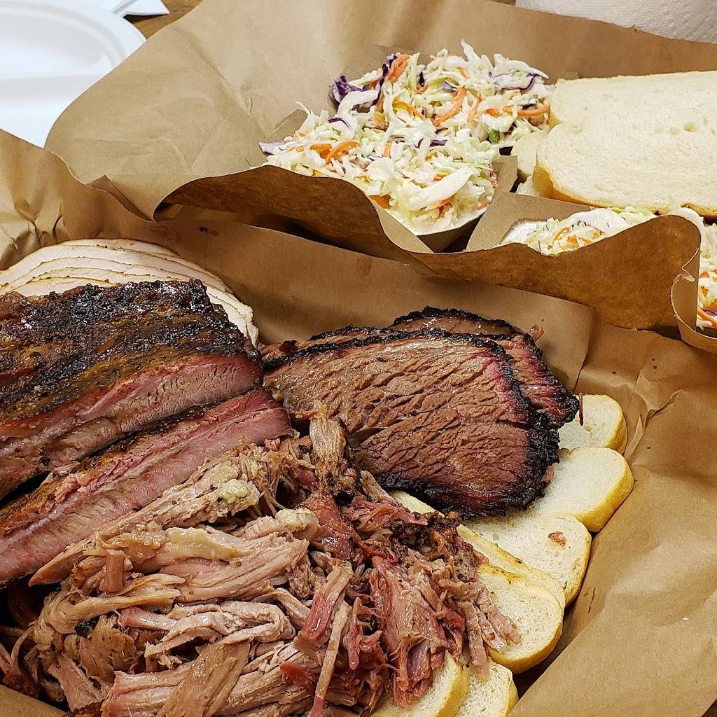 Smokin Barrel BBQ | restaurant | 13508 Discovery Dr, Omaha, NE 68137, USA | 4025984855 OR +1 402-598-4855