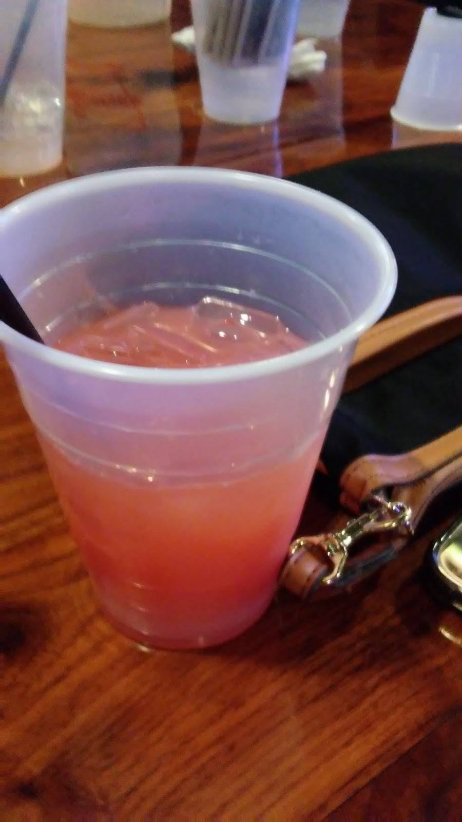 Headliners Bar & Grill | restaurant | 2788 Towne Ct, Neenah, WI 54956, USA | 9208860474 OR +1 920-886-0474