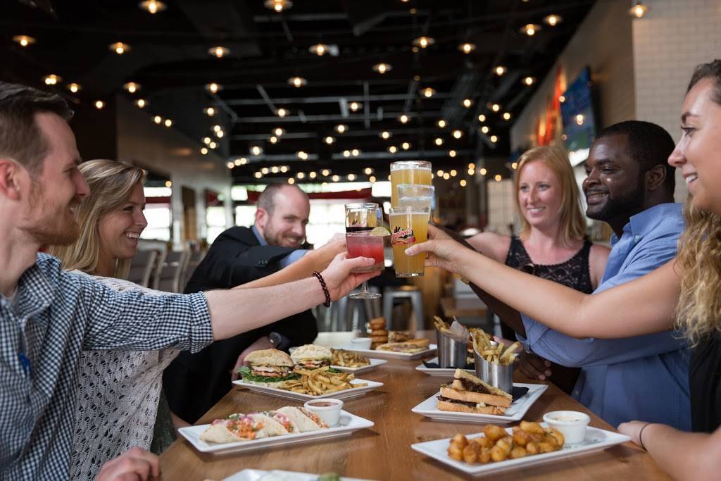 Leinie Lodge & Beer Garden | restaurant | 1323 Walnut St, Kansas City, MO 64106, USA | 8165412800 OR +1 816-541-2800