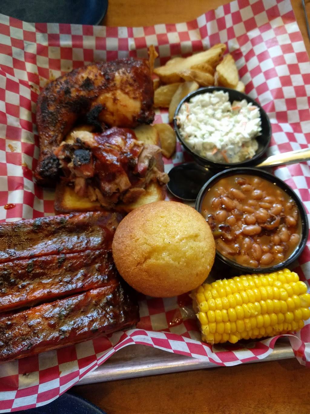 Famous Daves Bar-B-Que | restaurant | 9924 Gulf Coast Main St #130, Fort Myers, FL 33913, USA | 2393321048 OR +1 239-332-1048