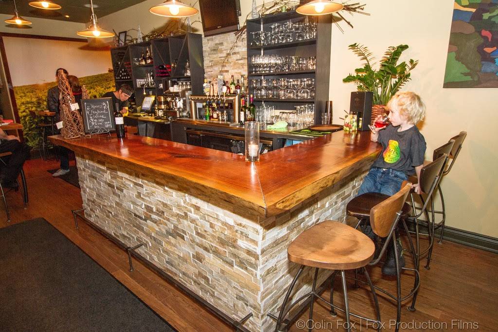 Andrews Roots Restaurant | restaurant | 82 N Sykes St, Meaford, ON N4L 1N8, Canada | 5195389000 OR +1 519-538-9000