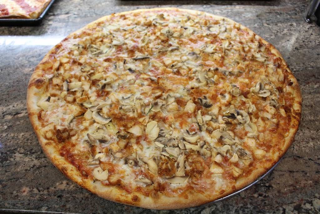 Previti Pizza & Papazzio Dining - East | restaurant | 3338 Hillside Avenue, New Hyde Park, NY 11040, USA | 5167468323 OR +1 516-746-8323