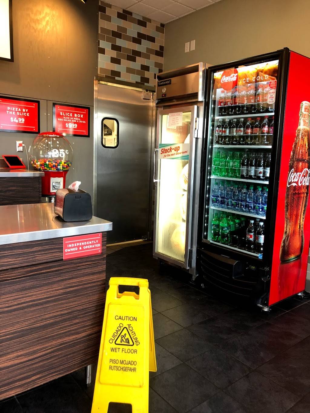 Reds Savoy Pizza | restaurant | 3250 Denmark Ave, Eagan, MN 55123, USA | 6514546400 OR +1 651-454-6400