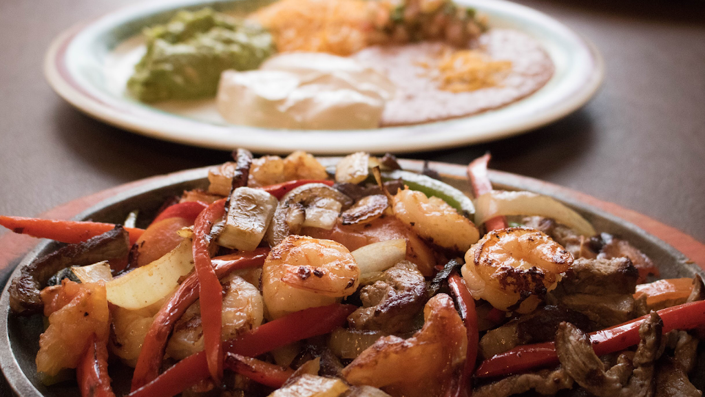 La Casa Del Rey Mexican Restaurant | restaurant | 7035 E 72nd Ave, Commerce City, CO 80022, USA | 3032877480 OR +1 303-287-7480