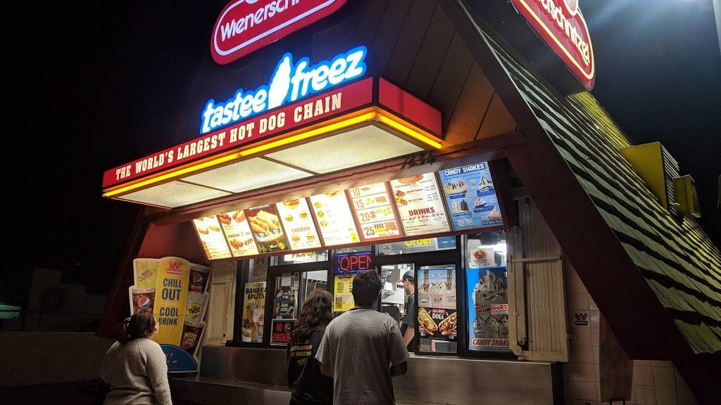 Wienerschnitzel | restaurant | 7434 Garvey Ave, Rosemead, CA 91770, USA | 6265718120 OR +1 626-571-8120