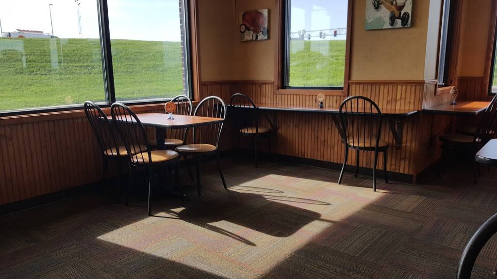 Runza Restaurant | restaurant | 430 168th St, Omaha, NE 68118, USA | 4022893555 OR +1 402-289-3555