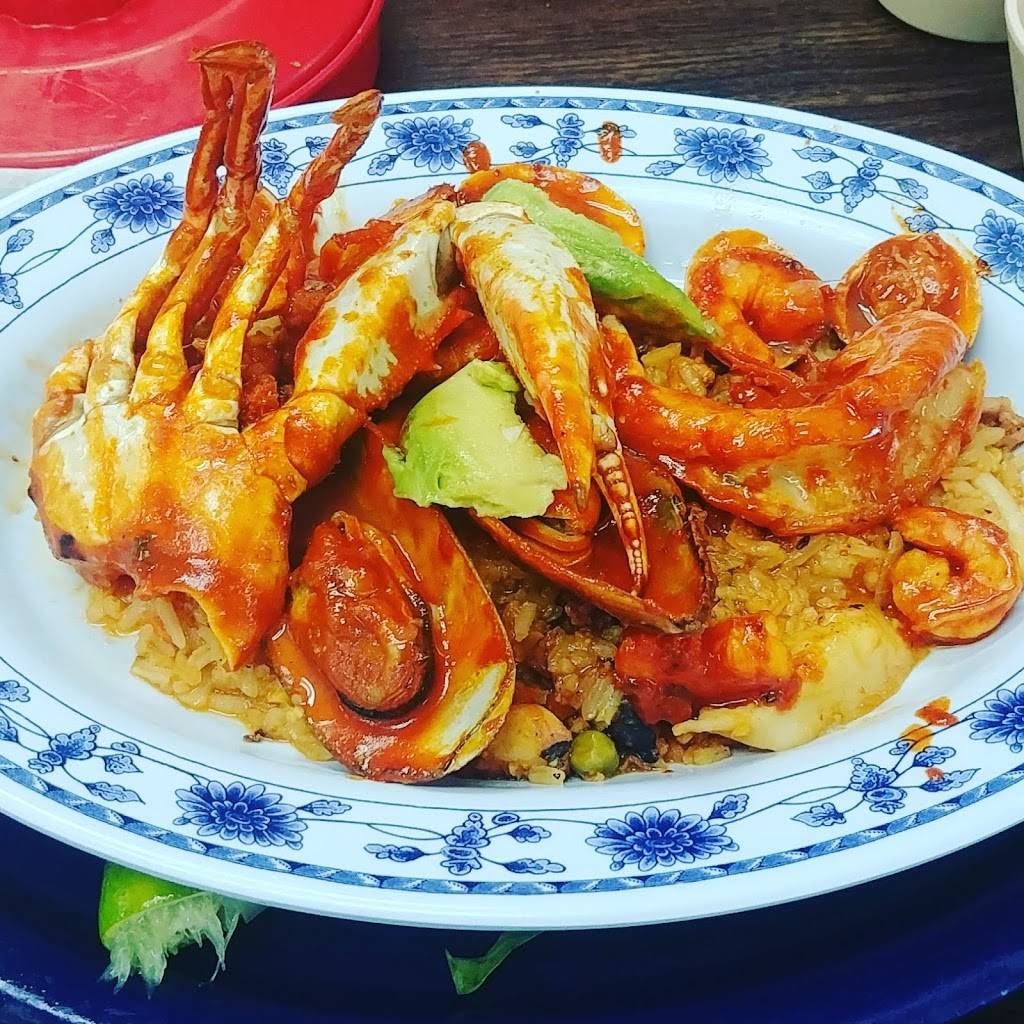 El Tsunami | restaurant | 2222 South 13th Street, Milwaukee, WI 53215, USA | 4142557791 OR +1 414-255-7791