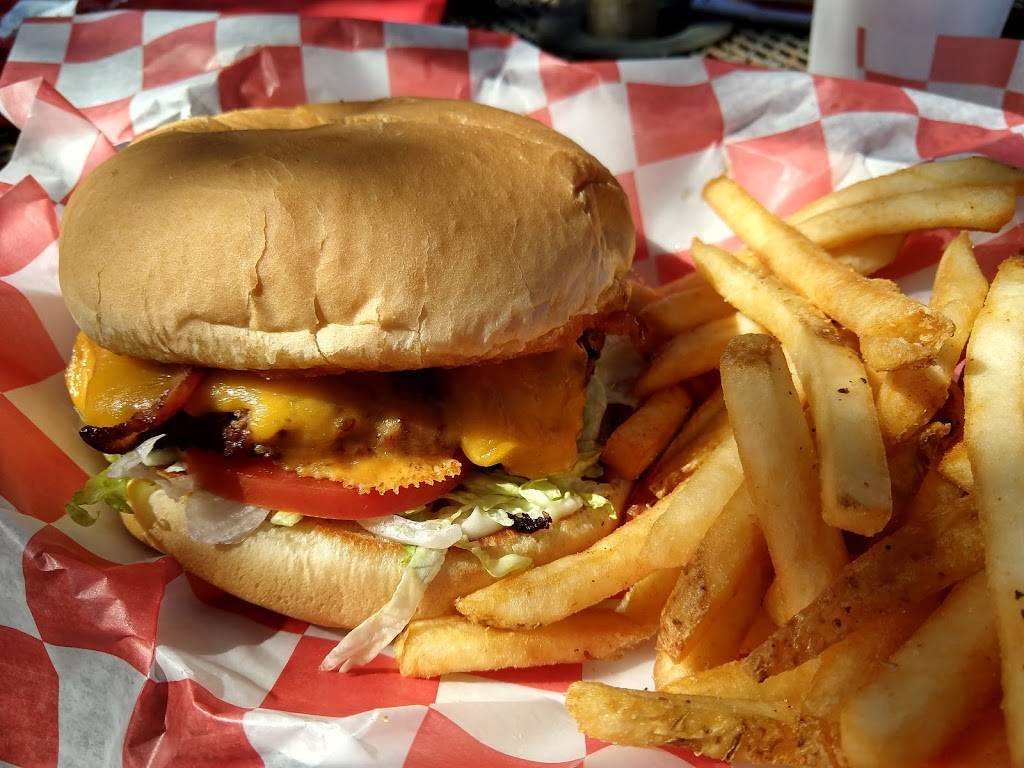 The 4 Way Bar & Grill | restaurant | 9742 FM1283, Lakehills, TX 78063, USA | 8307513400 OR +1 830-751-3400