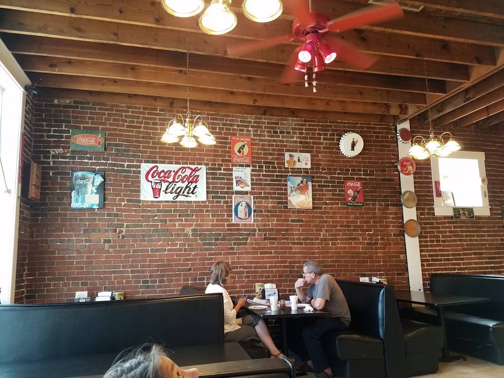 Pizza King of Flora | restaurant | 12 E Columbia St, Flora, IN 46929, USA | 5749673212 OR +1 574-967-3212